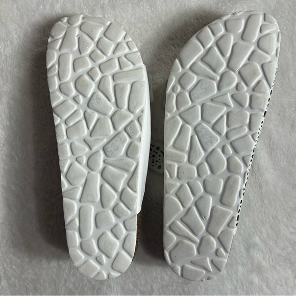 Bio-Gold Women's White Die-Cut Dual Buckle Strap Sandals Size 9.5 - Picture 5 of 8